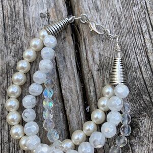 Handmade Elegant Pearl and Crystal Beaded bracelet
